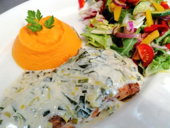 فندق Restauracja Teo Cieszkow المظهر الخارجي الصورة